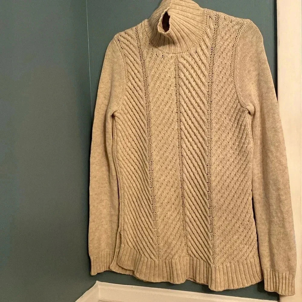 Vince women’s cream turtle neck sweater - medium - yak/wool - beautiful